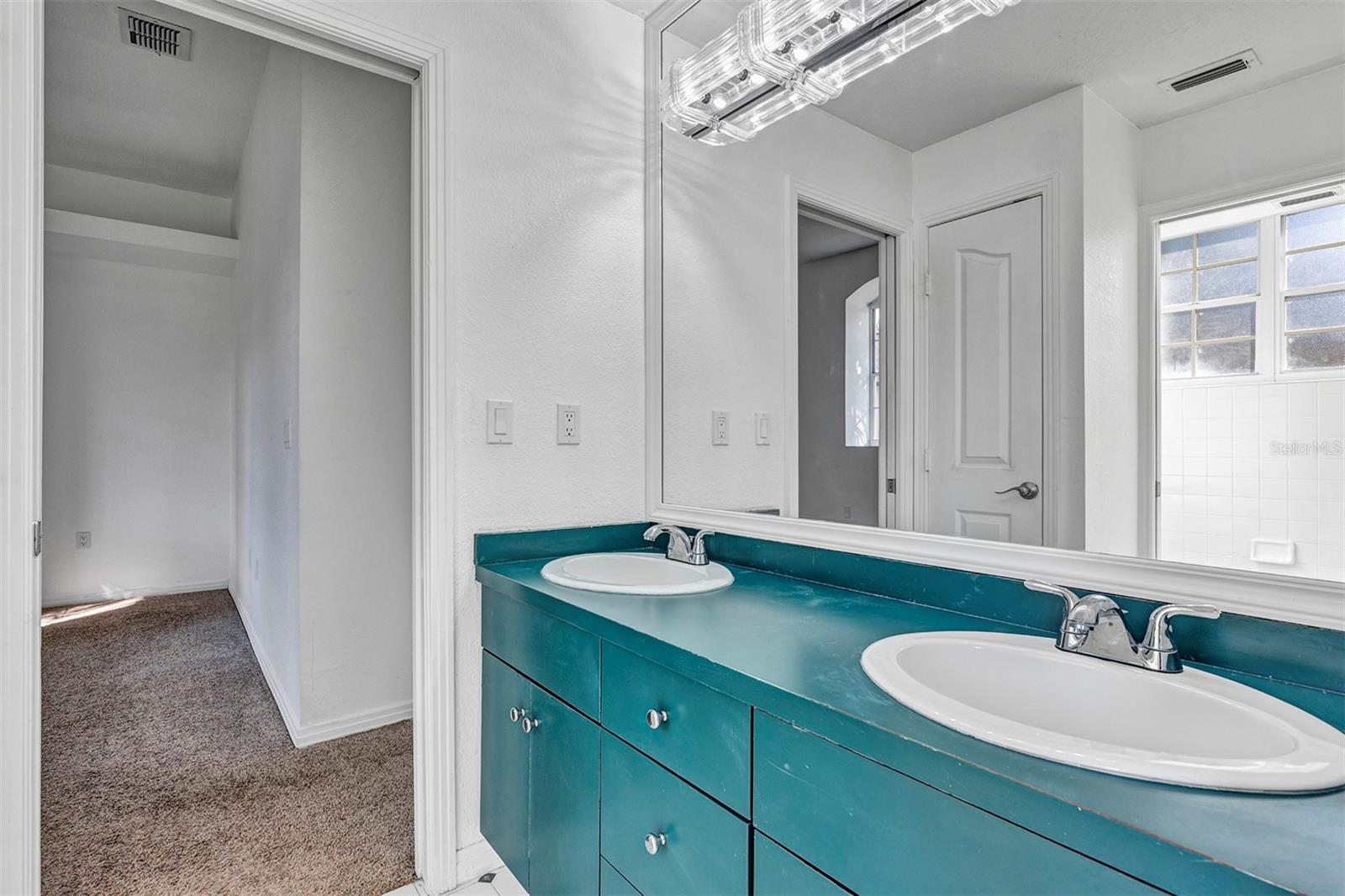 HUNTERS CREEK TR 200-215 PH 01 - Residential