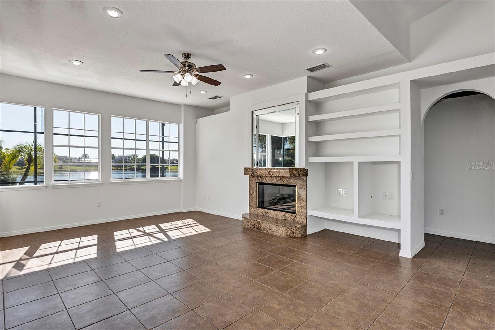 HUNTERS CREEK TR 200-215 PH 01 - Residential