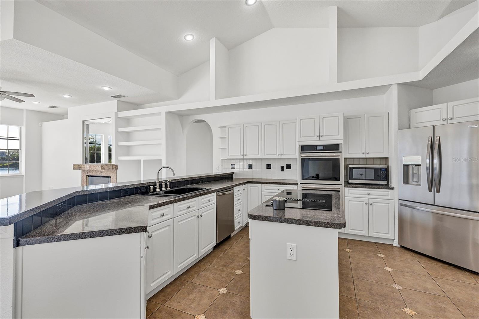 HUNTERS CREEK TR 200-215 PH 01 - Residential