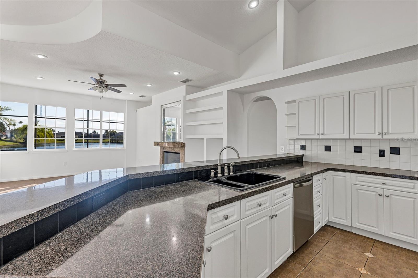 HUNTERS CREEK TR 200-215 PH 01 - Residential