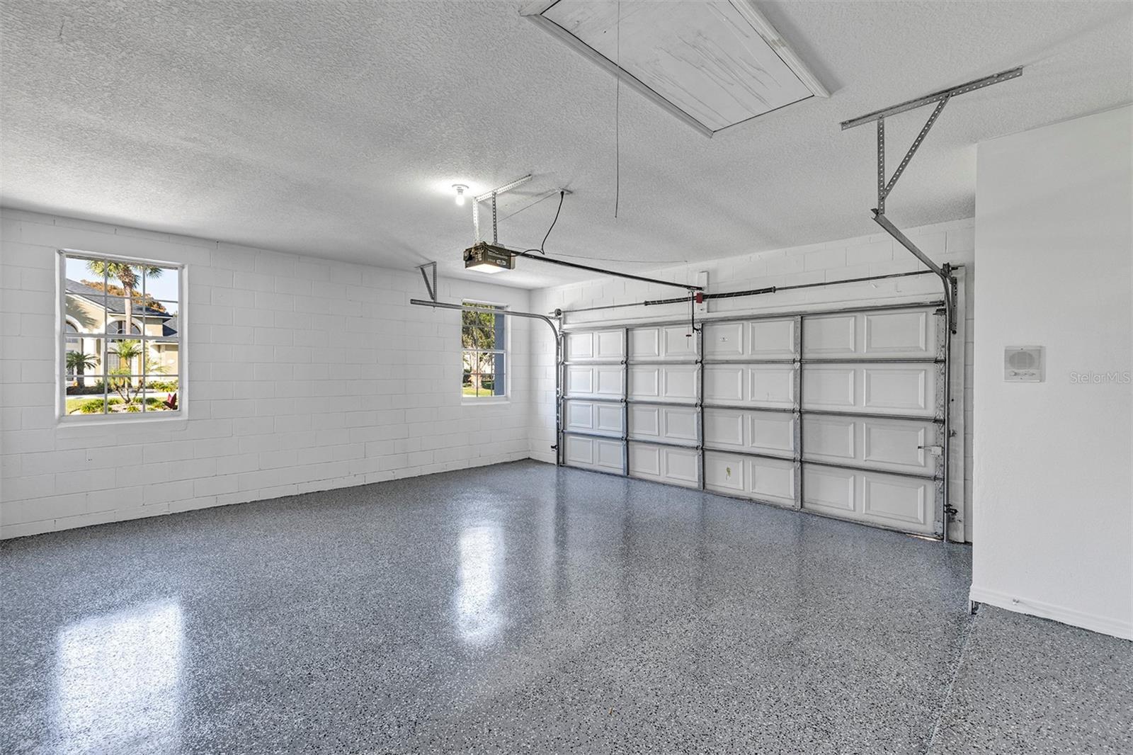 HUNTERS CREEK TR 200-215 PH 01 - Residential