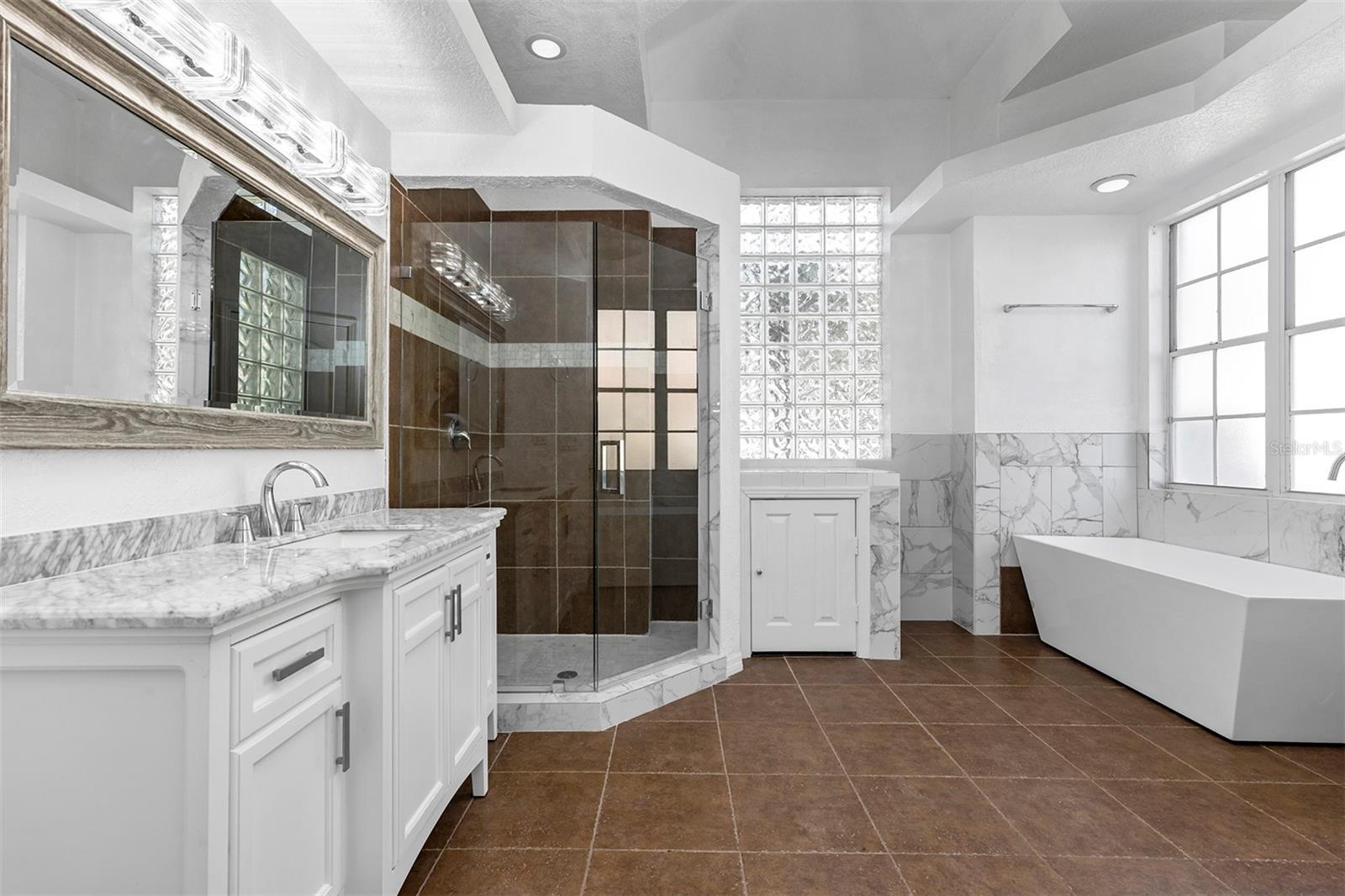 HUNTERS CREEK TR 200-215 PH 01 - Residential