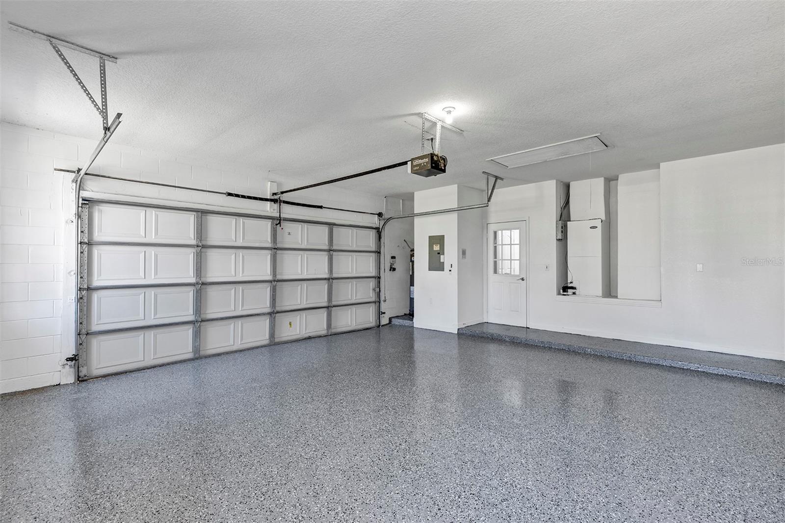 HUNTERS CREEK TR 200-215 PH 01 - Residential