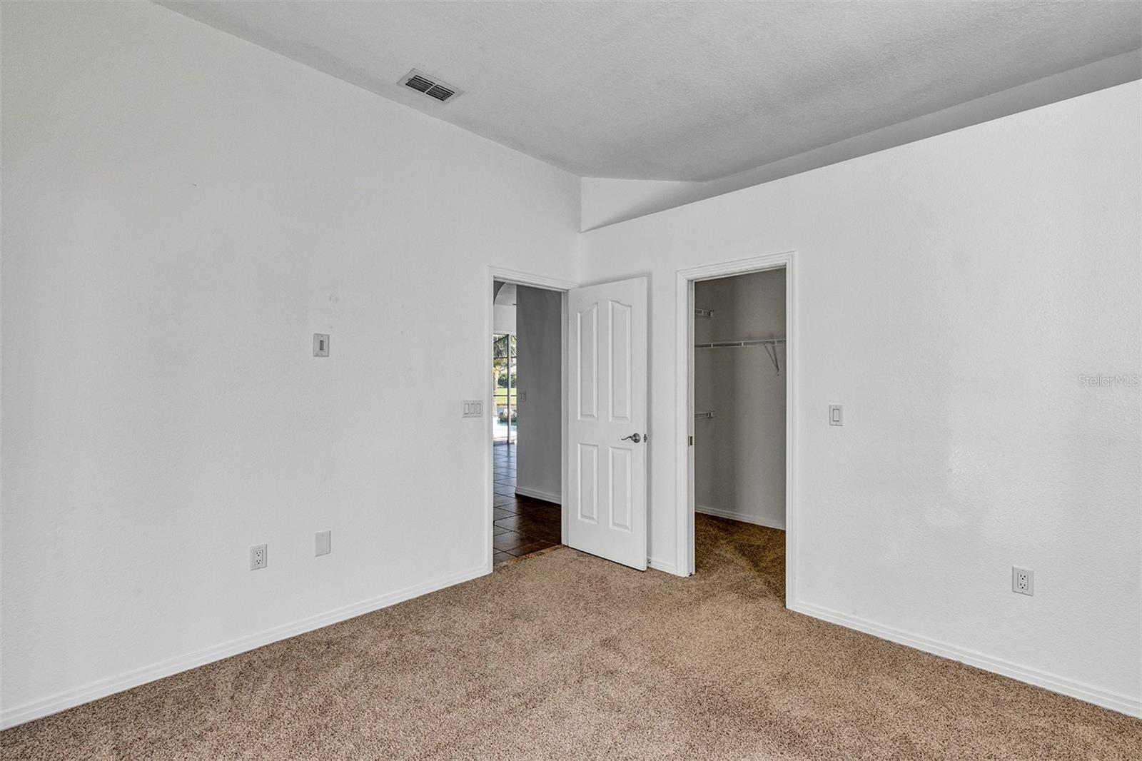 HUNTERS CREEK TR 200-215 PH 01 - Residential