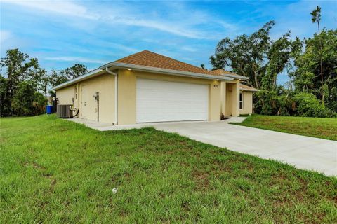 A home in PORT CHARLOTTE