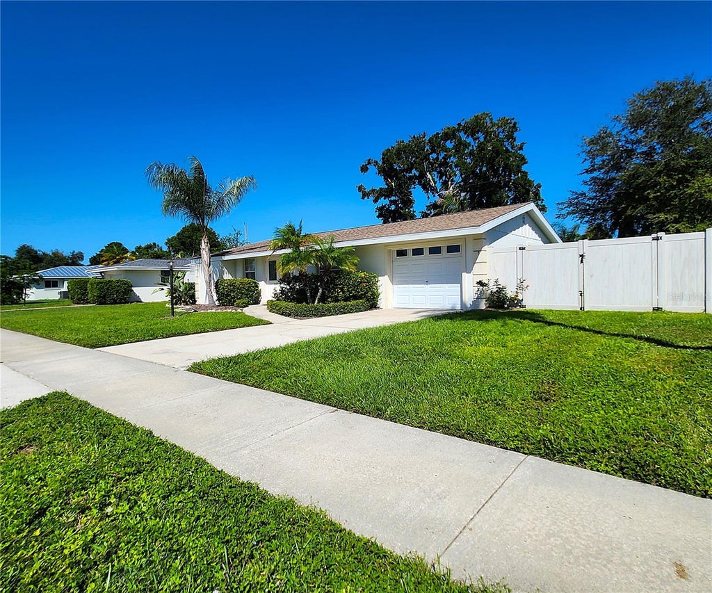 Photo of 3143 Lockwood Terrace, Sarasota, FL 34231 (MLS # TB8560963)