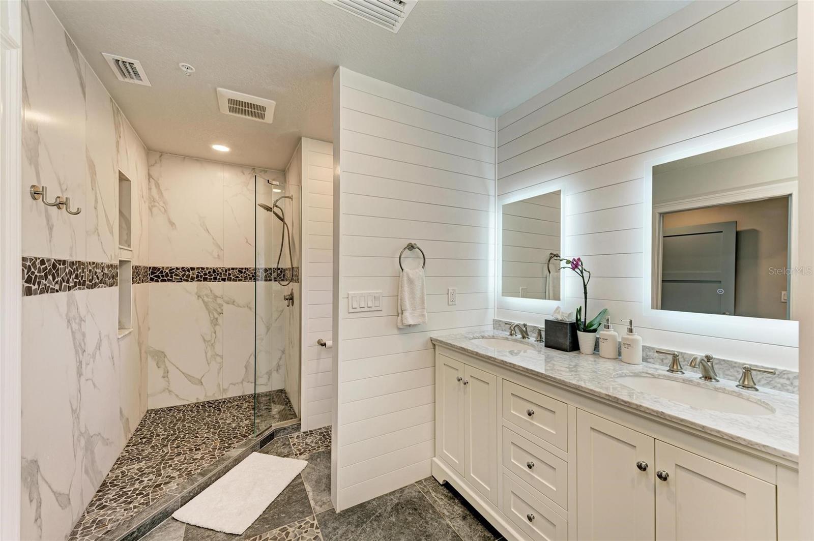 LAGUNA YACHT VILLAGE - Residential