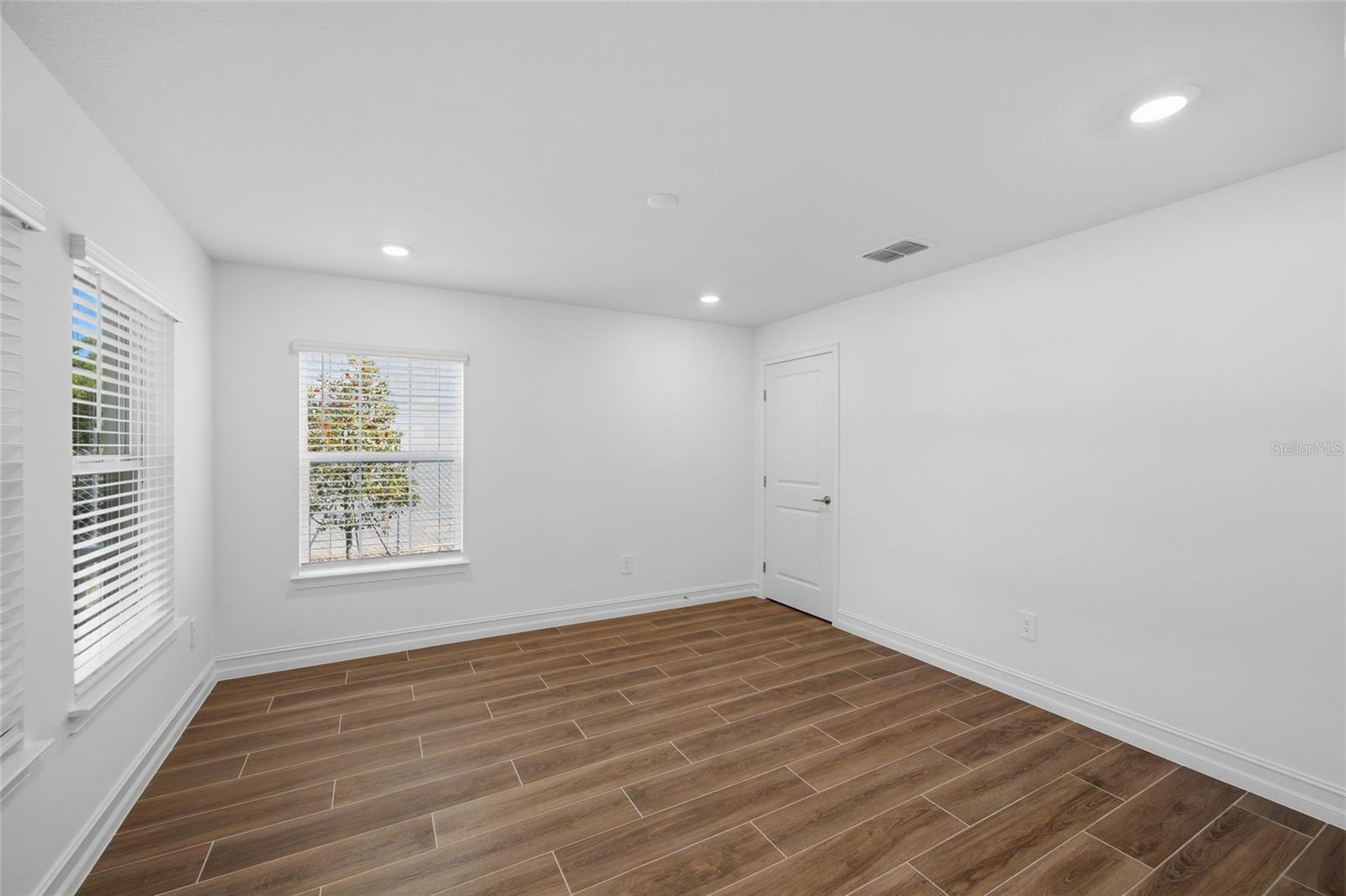 TOWNES AT MANHATTAN CROSSING - Residential Lease