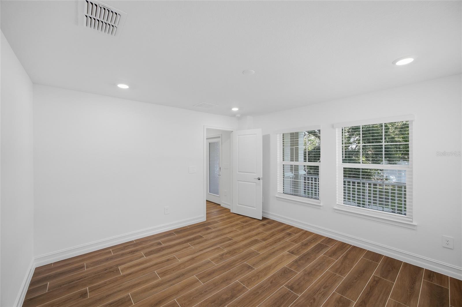 TOWNES AT MANHATTAN CROSSING - Residential Lease