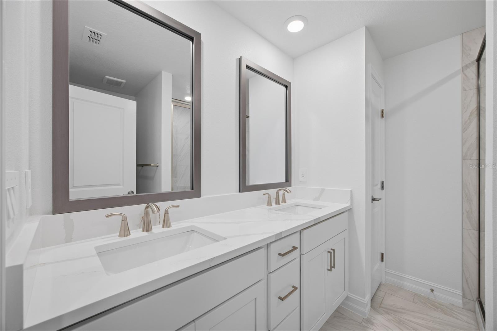 TOWNES AT MANHATTAN CROSSING - Residential Lease