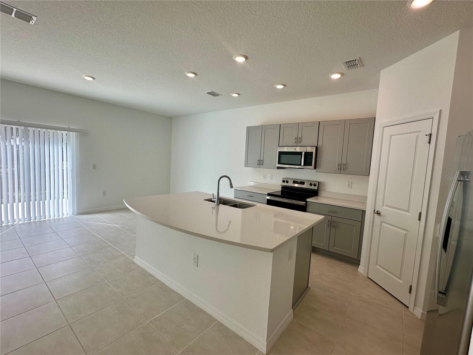 RIVERFRONT ESTATES SOUTH - Residential