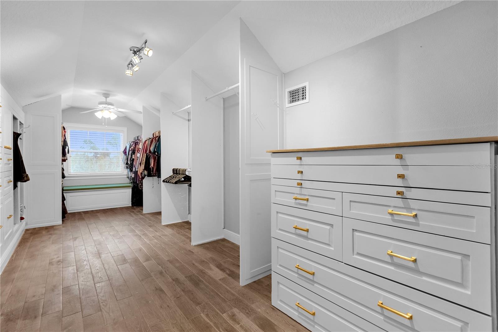 SOUTH SYLVAN LAKE SHORES - Residential
