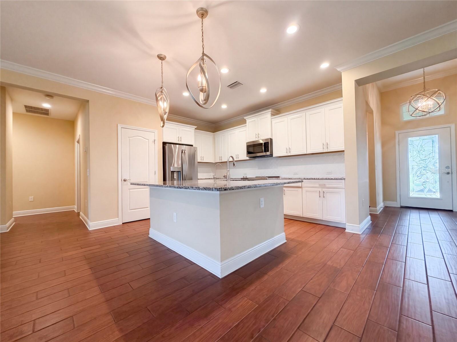 1121 THORNBURY DRIVE