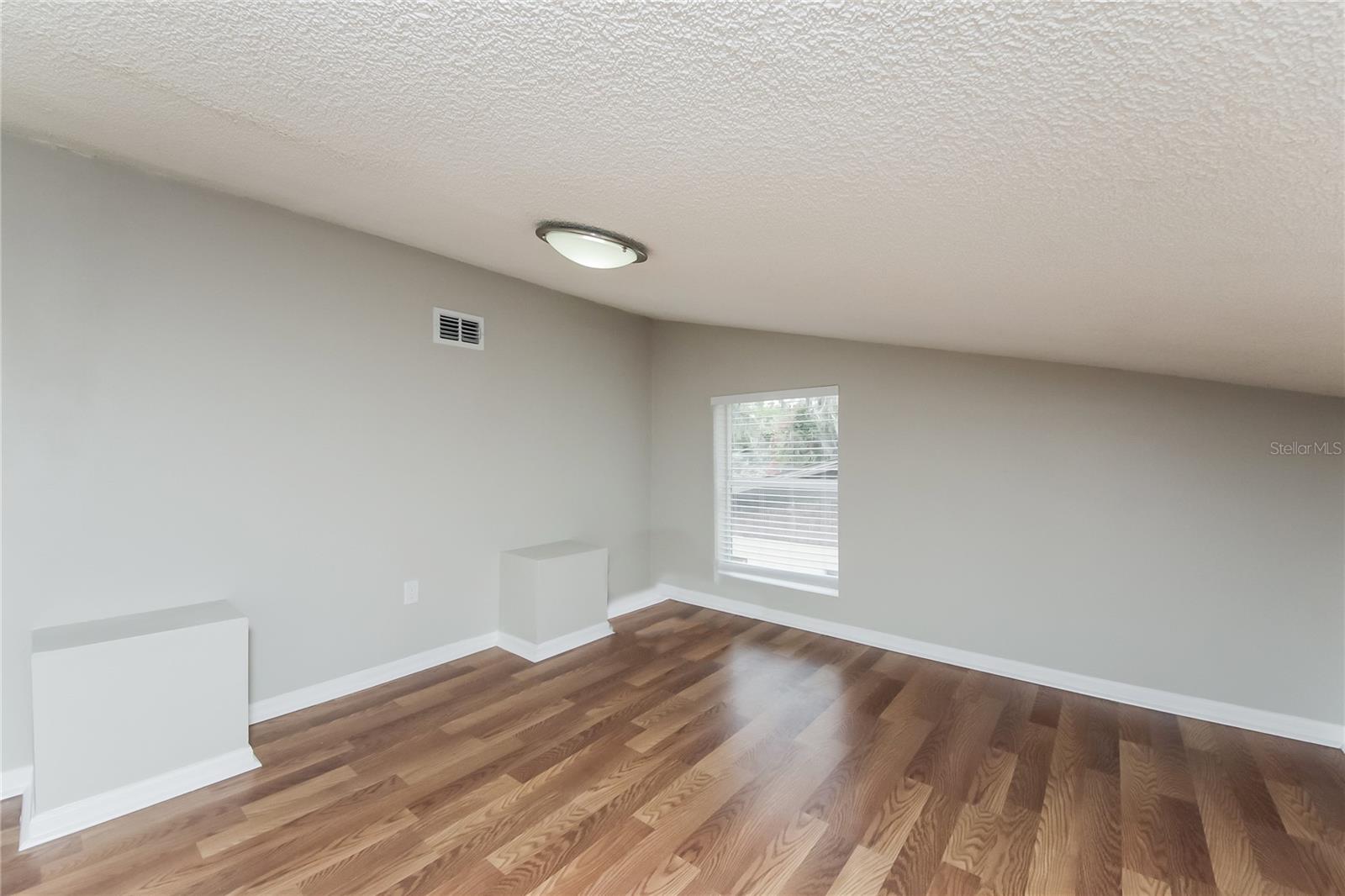 TIMBER WOOD - Residential Lease