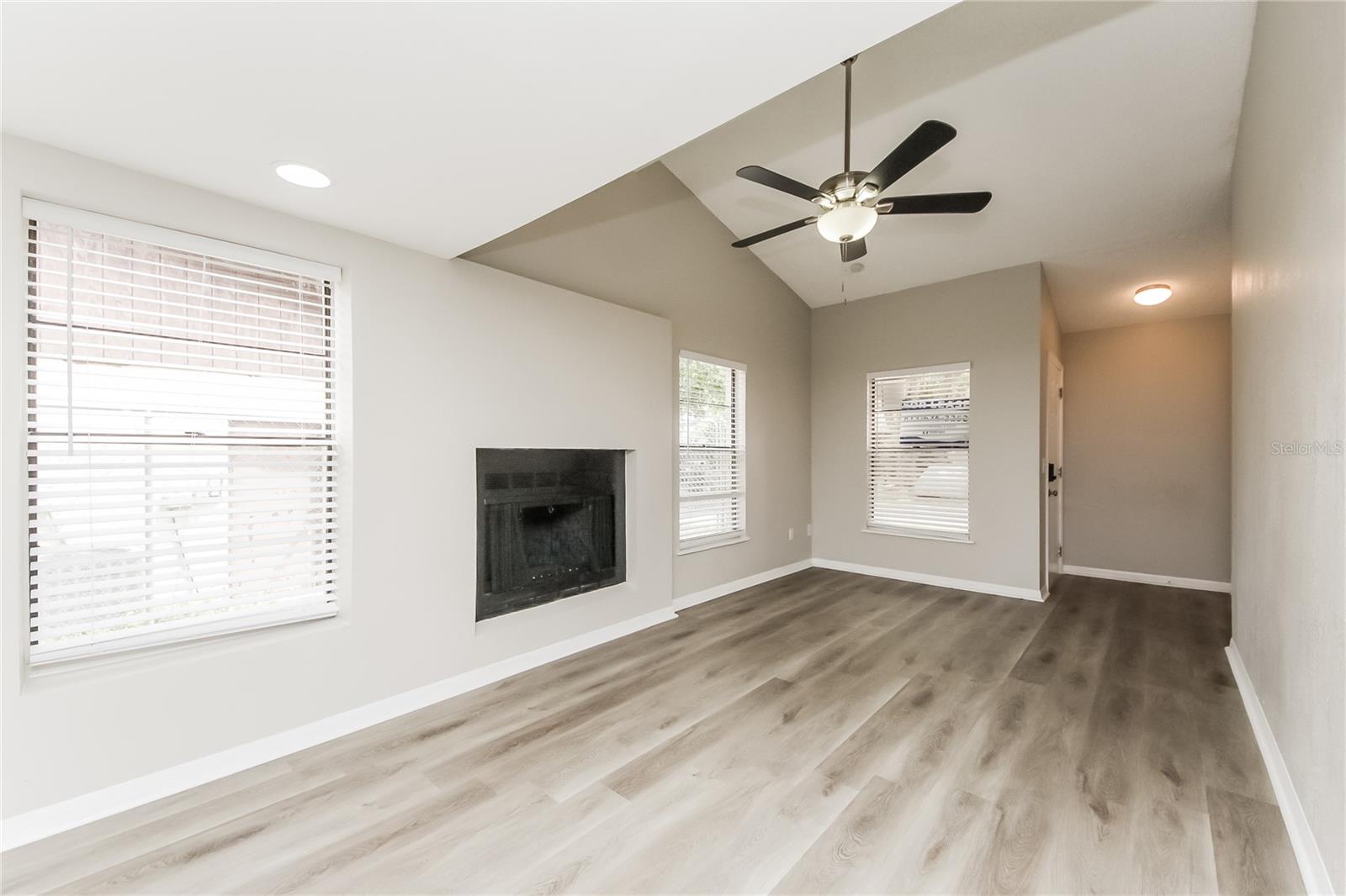 TIMBER WOOD - Residential Lease