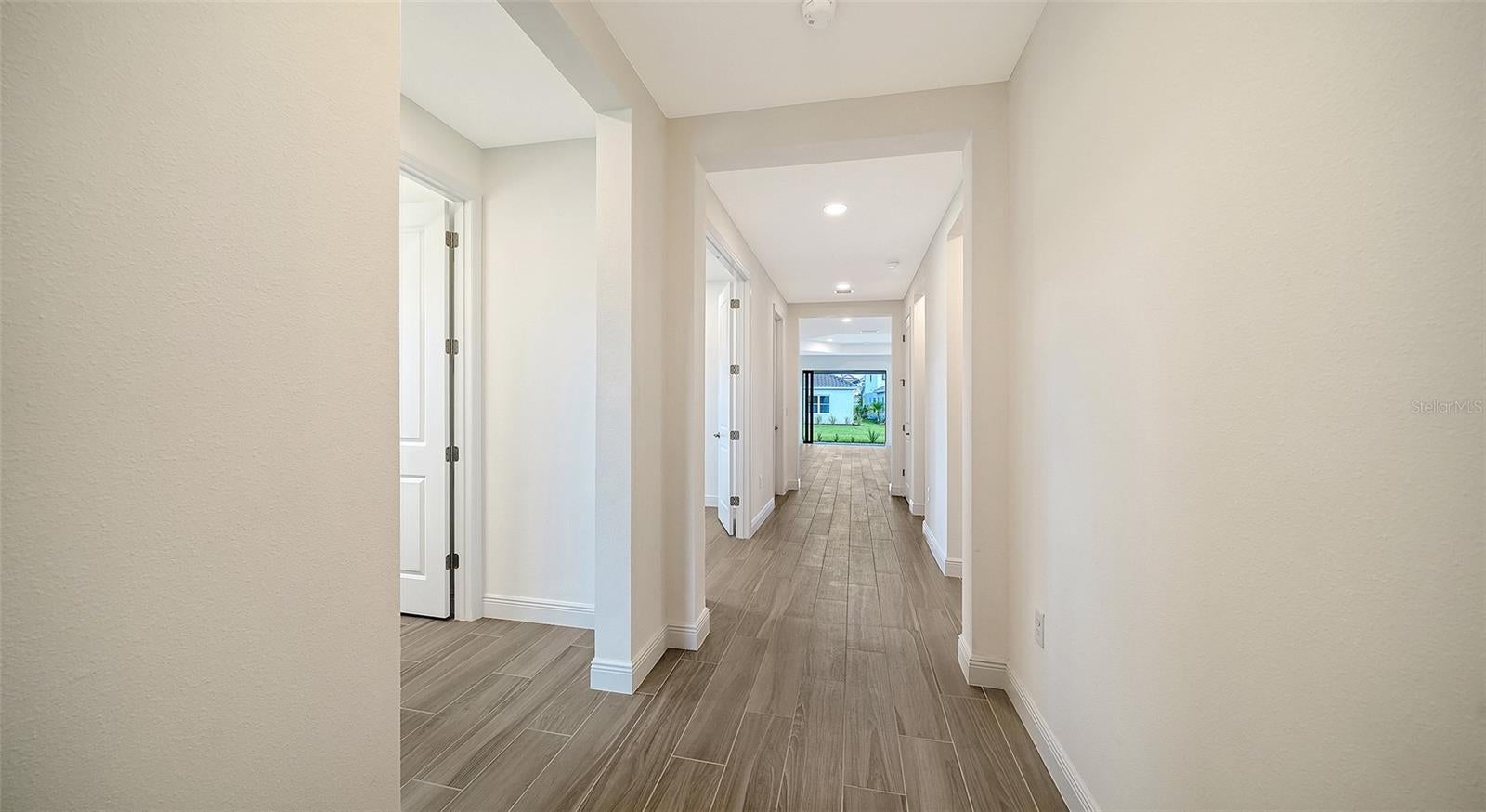 2440 STAR APPLE WAY, SARASOTA, FL, 34240 4 2440 STAR APPLE WAY