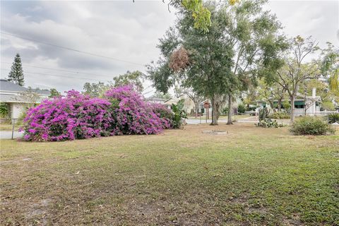 A home in LAKELAND