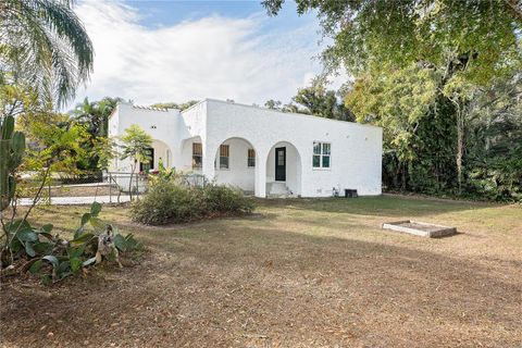 A home in LAKELAND