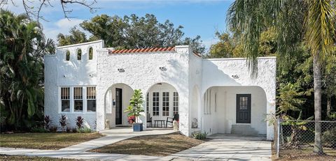 A home in LAKELAND