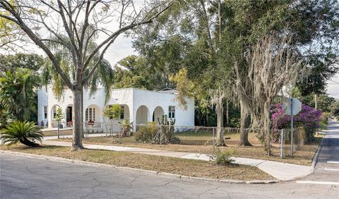 A home in LAKELAND