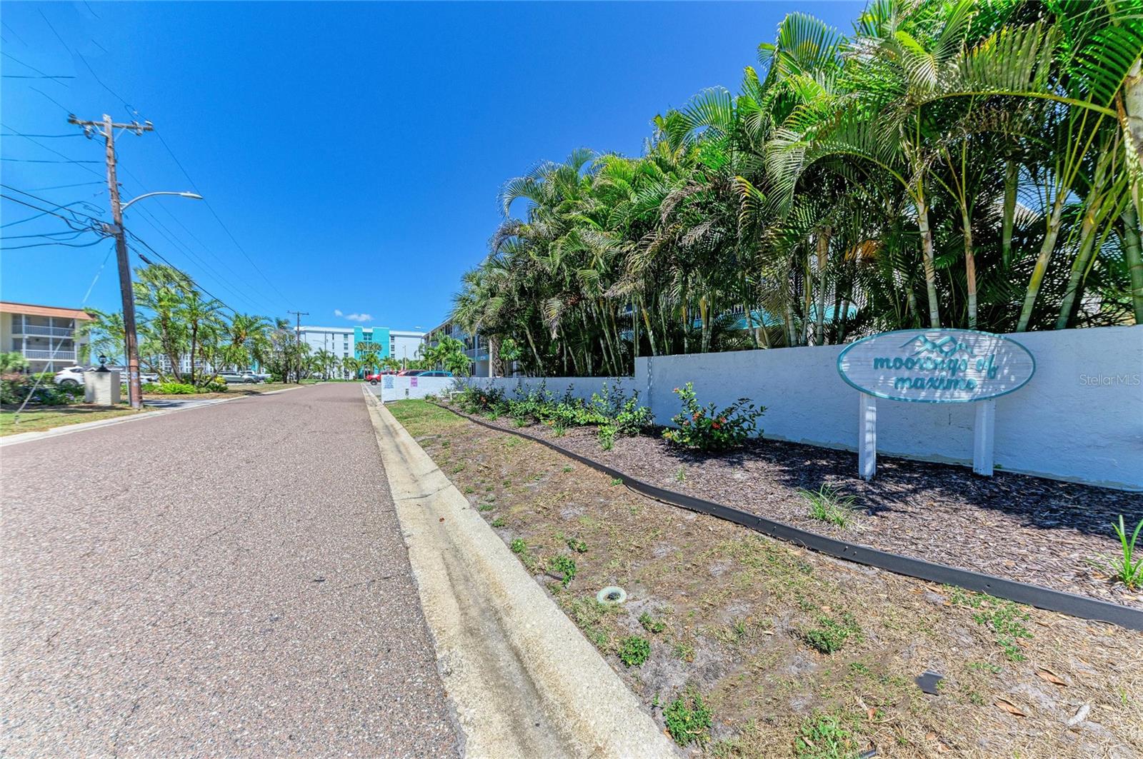 MOORINGS OF MAXIMO CONDO - Residential