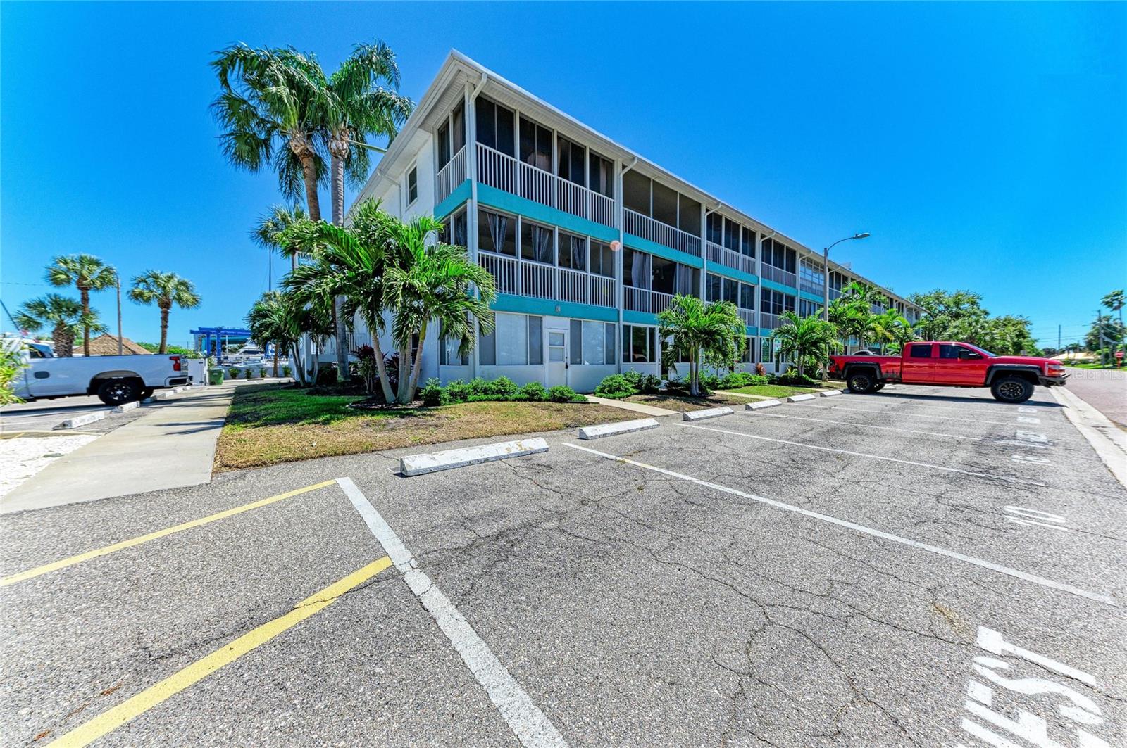 MOORINGS OF MAXIMO CONDO - Residential