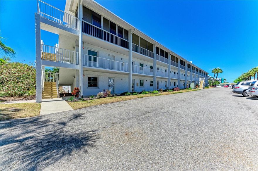 Location Location!! See this lovely property with double masters with large balconies on both sides. Located right by a marina with private docks for the owners that can also be used for free by guests up to 72 hours. HOA includes Water, internet and trash.