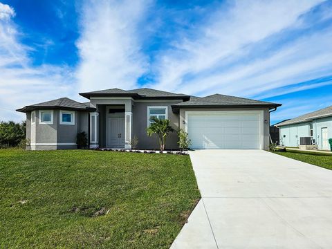 A home in PORT CHARLOTTE