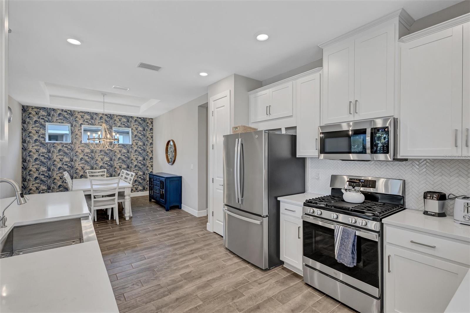 AZARIO ESPLANADE PH III SUBPH D - Residential