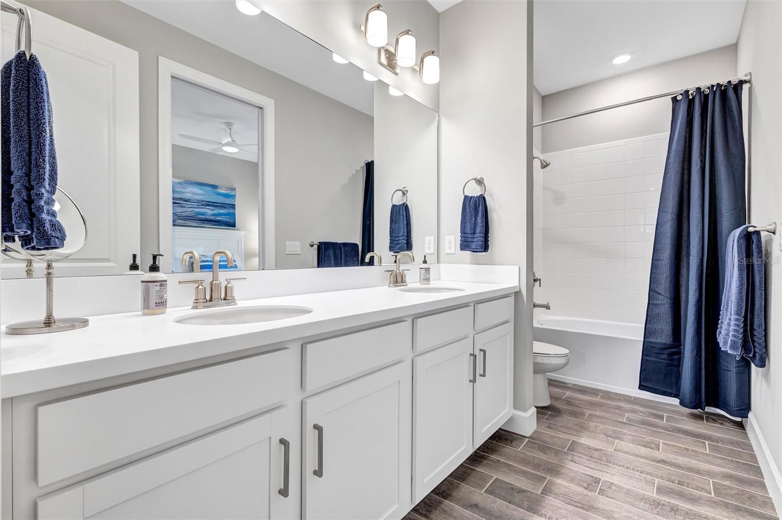 AZARIO ESPLANADE PH III SUBPH D - Residential