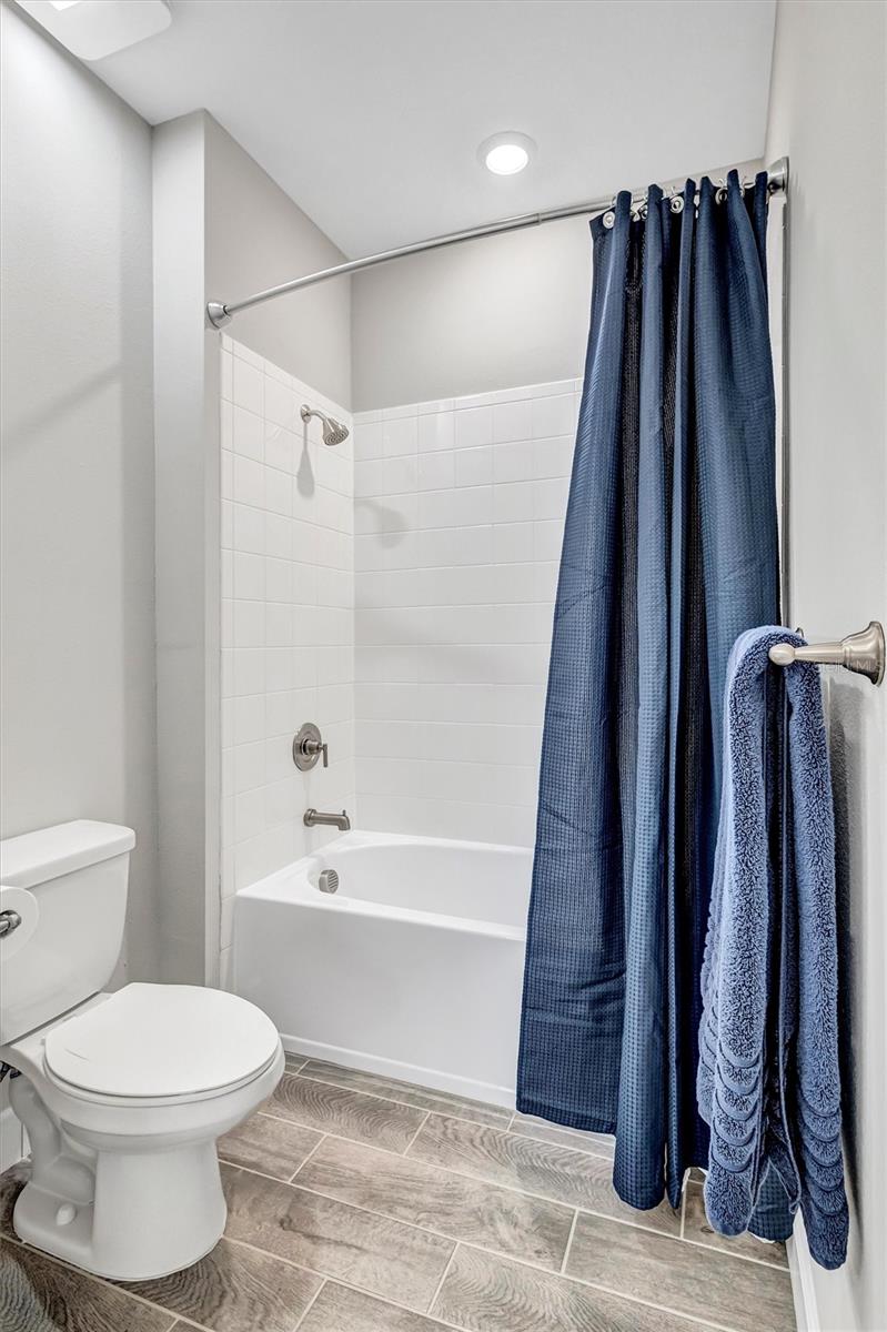AZARIO ESPLANADE PH III SUBPH D - Residential