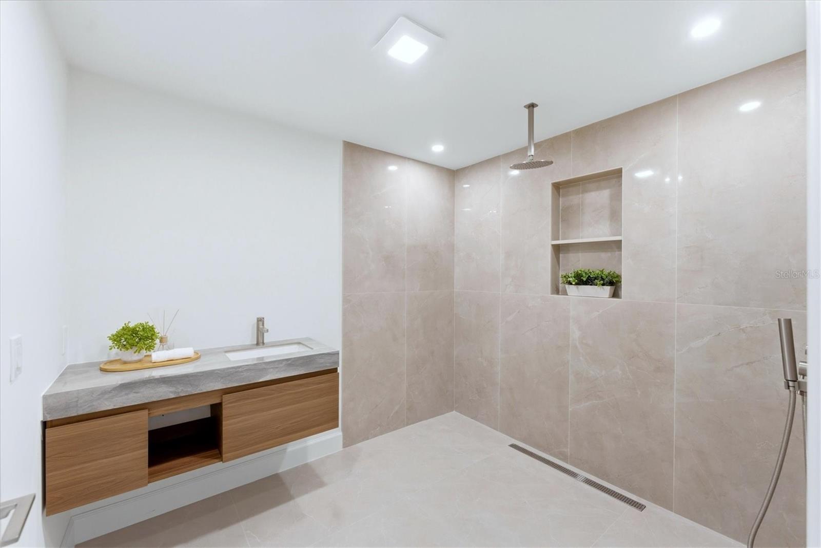 SIESTA BEACH - Residential