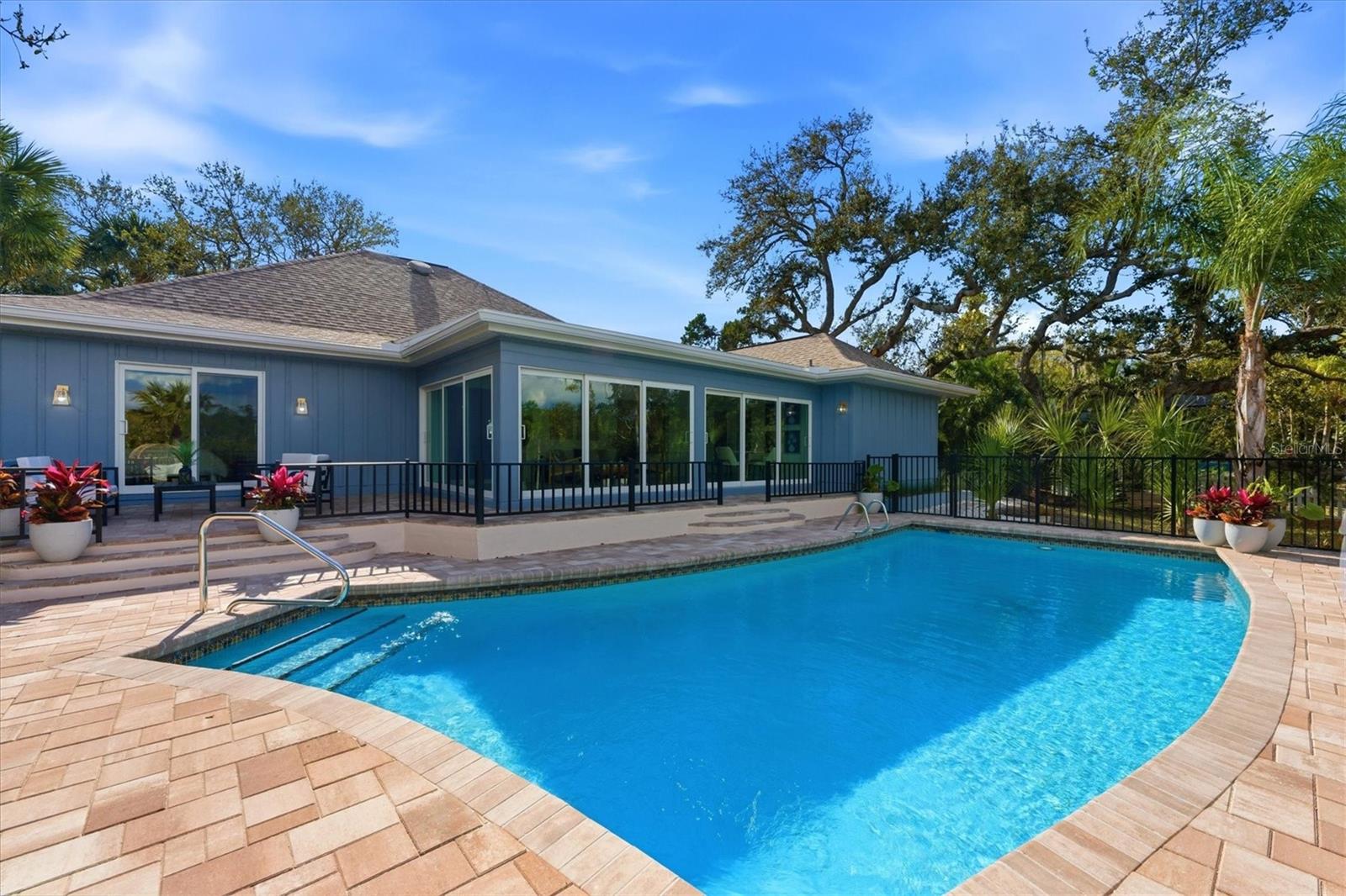 SIESTA BEACH - Residential