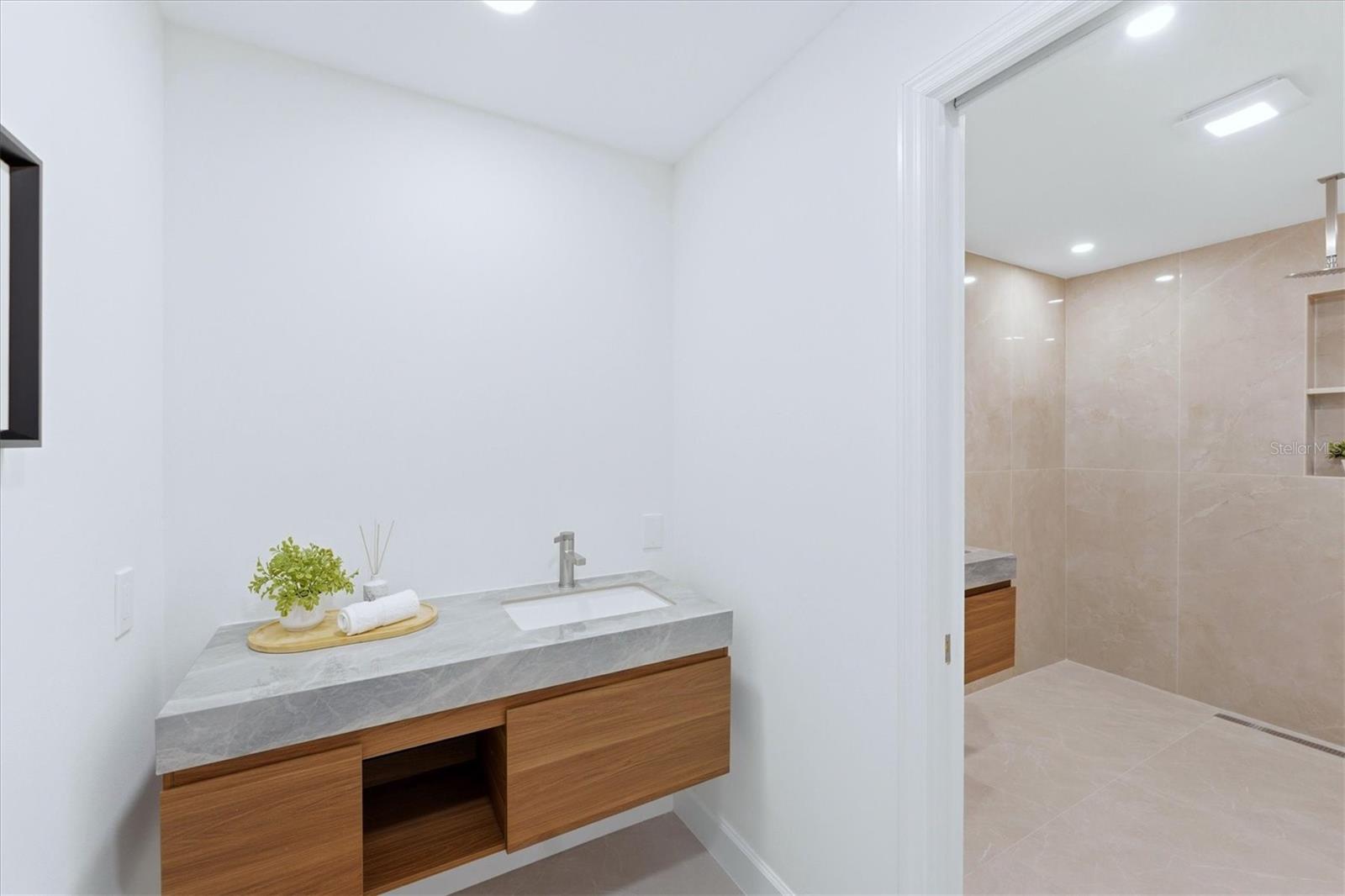 SIESTA BEACH - Residential