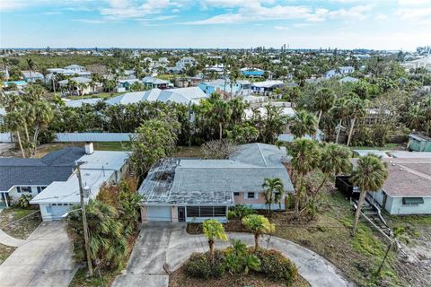 A home in ANNA MARIA