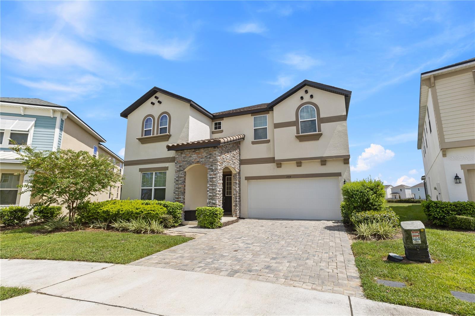 1779 TROPICAL PALMS CIRCLE