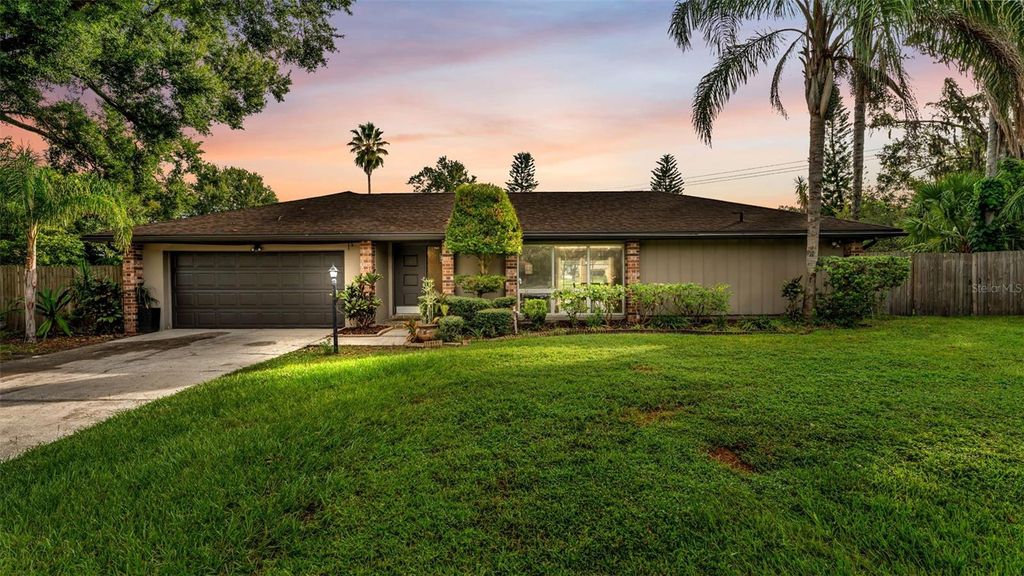 Photo of 6310 Oak Square E, Lakeland, FL 33813 (MLS # L4955881)