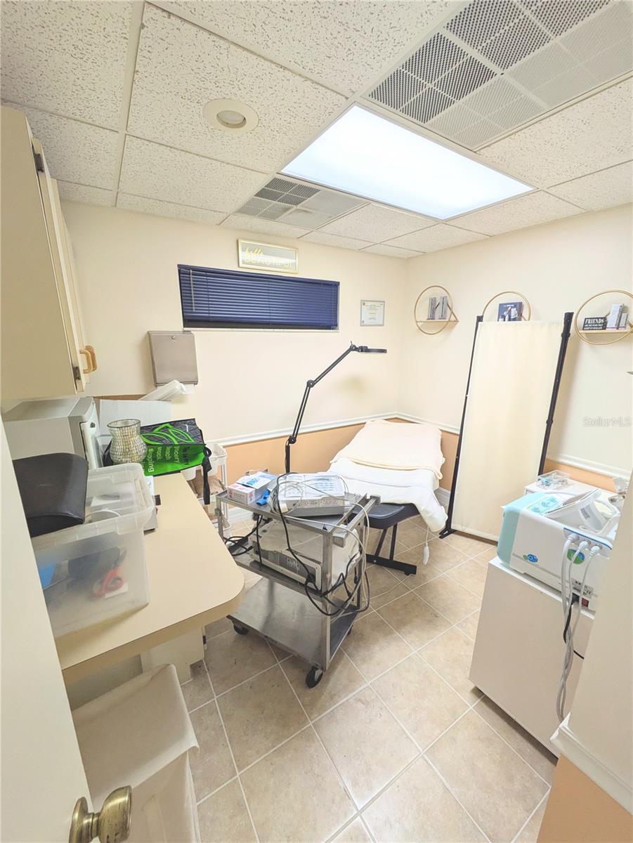 PARKWOOD PROFESSIONAL CENTER - Commercial Lease