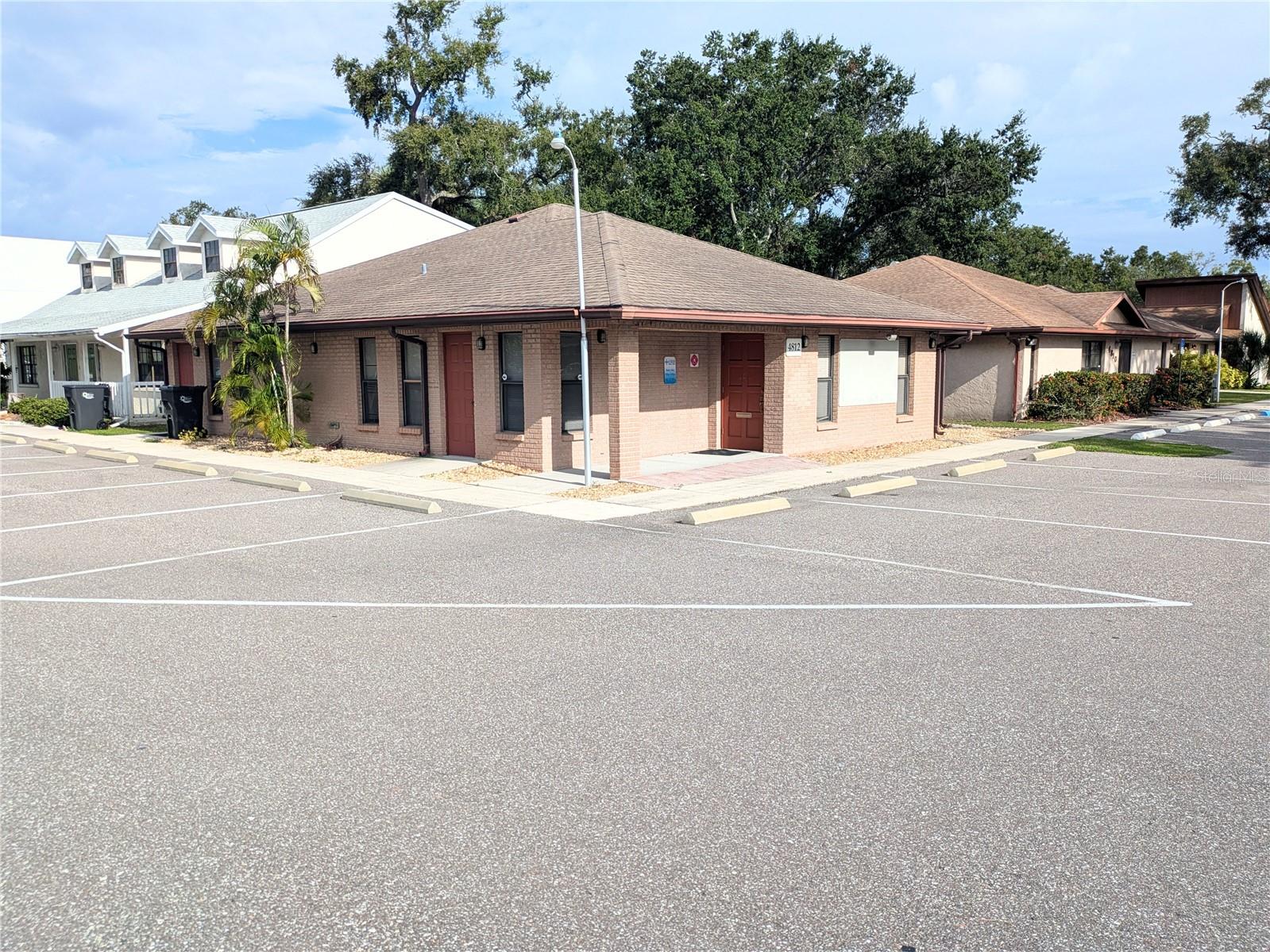 Opportunity to lease a free-standing, turnkey medical office space in the Parkwood Professional Center, a well-established hub with notable tenants including Carter Psychology Center, Fyzical, Manatee County Medical Society, and others. Easy conversion to dental with water in every room.
This ±2,044 SF space features a covered entry leading into a welcoming waiting room and reception area. Two hallways provide efficient flow to multiple exam rooms, a private office, and a kitchen/break room at the rear. The space has been recently refreshed with new interior paint and tile flooring, creating a clean, modern environment that is move-in ready.