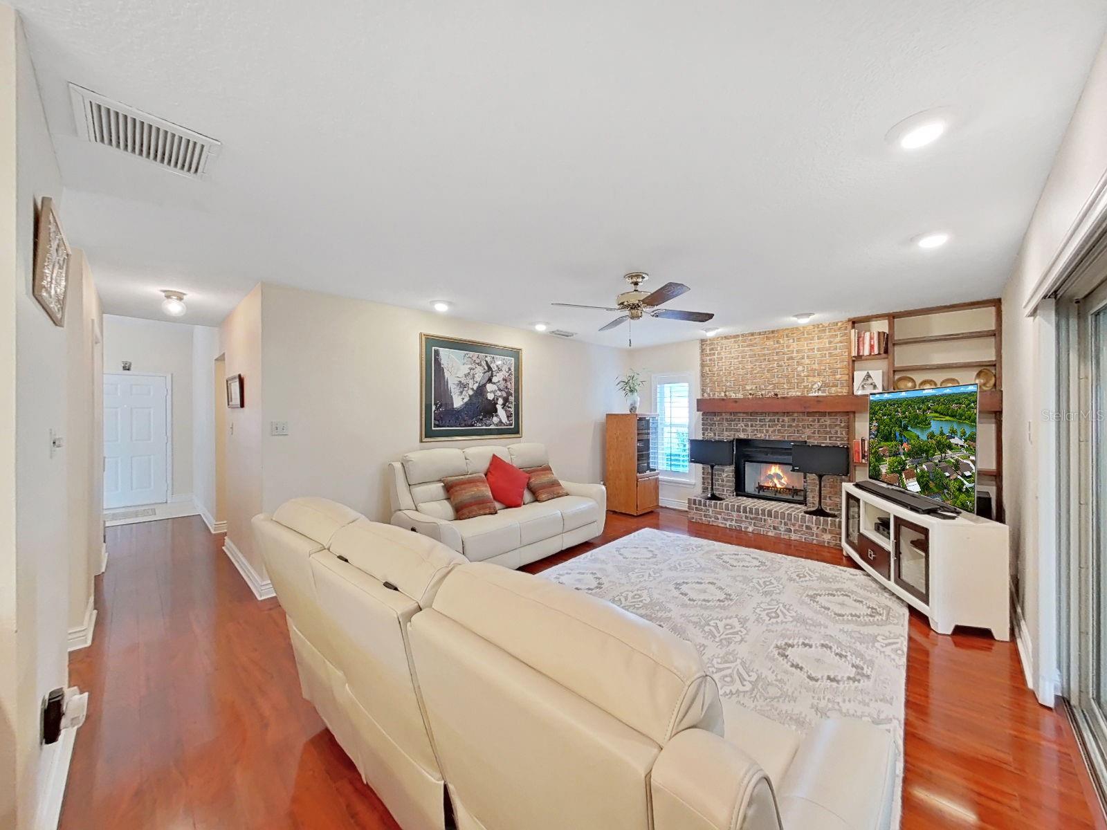 1367 CORNER OAKS DRIVE