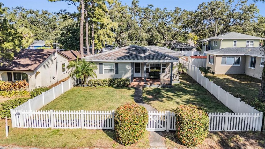 Photo of 5019 1st Avenue N, St Petersburg, FL 33710 (MLS # TB8447934)