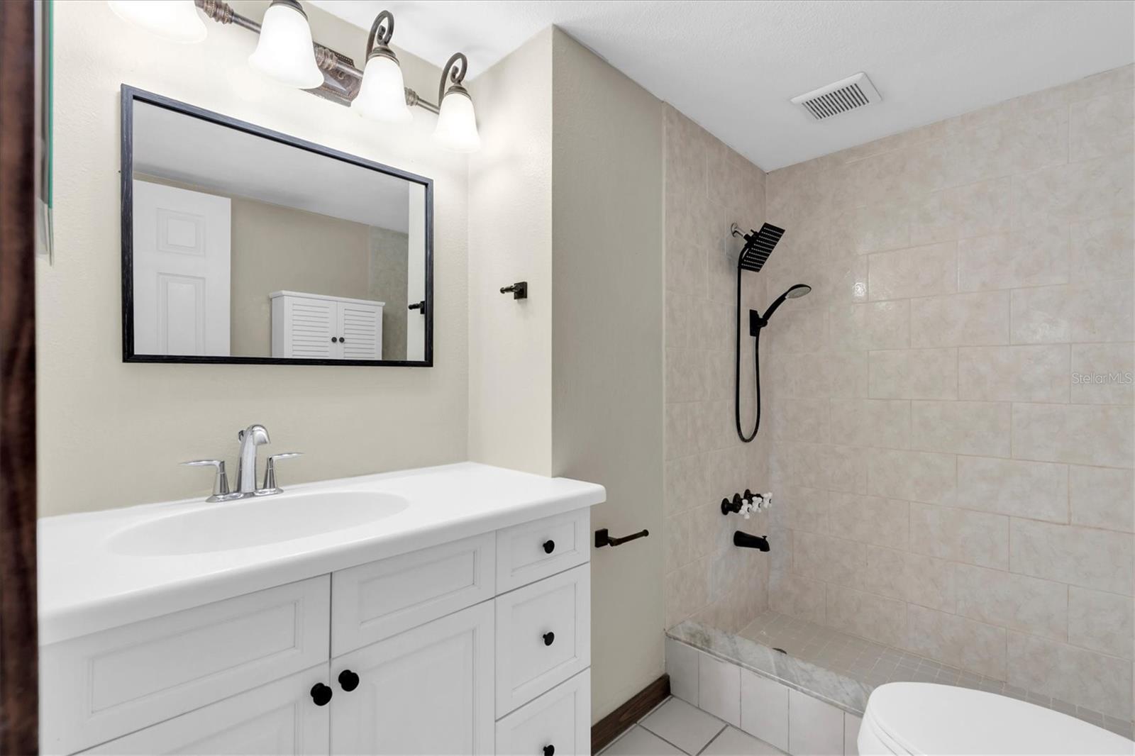 MARINA HARBOUR CONDO - Residential