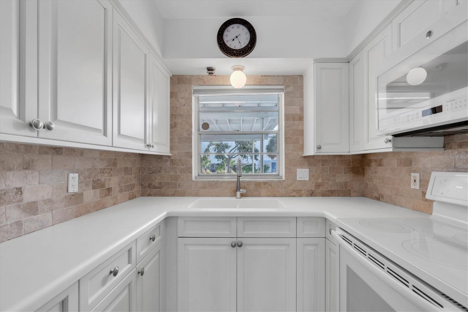 MARINA HARBOUR CONDO - Residential