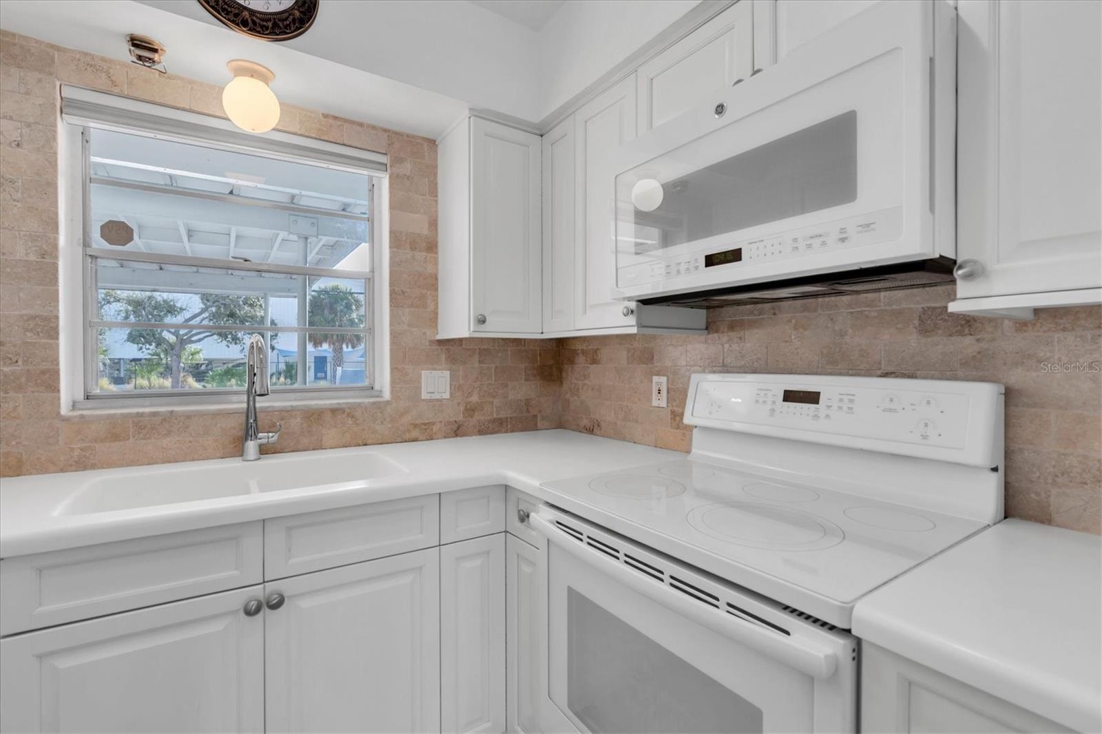 MARINA HARBOUR CONDO - Residential