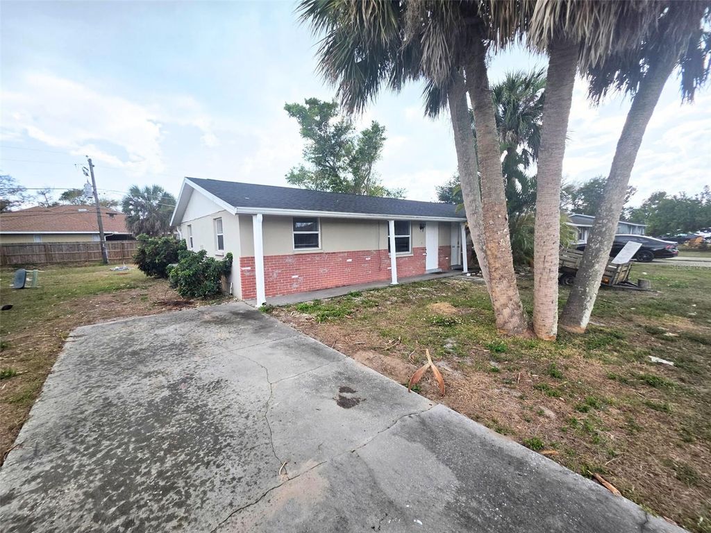 Photo of 546 Briarwood Road, Venice, FL 34293 (MLS # A4684908)
