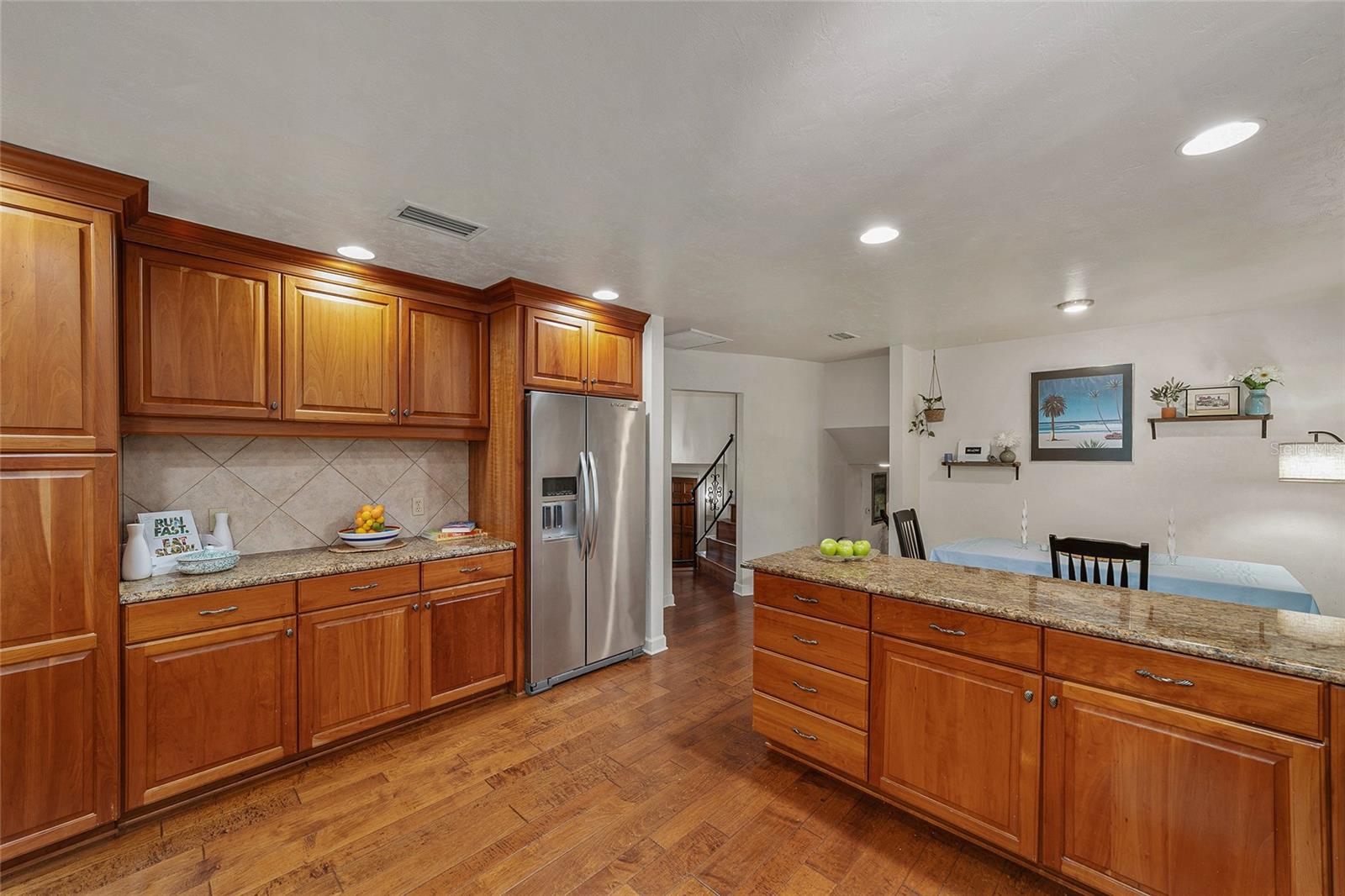 COUNTRY CLUB MANOR - Residential