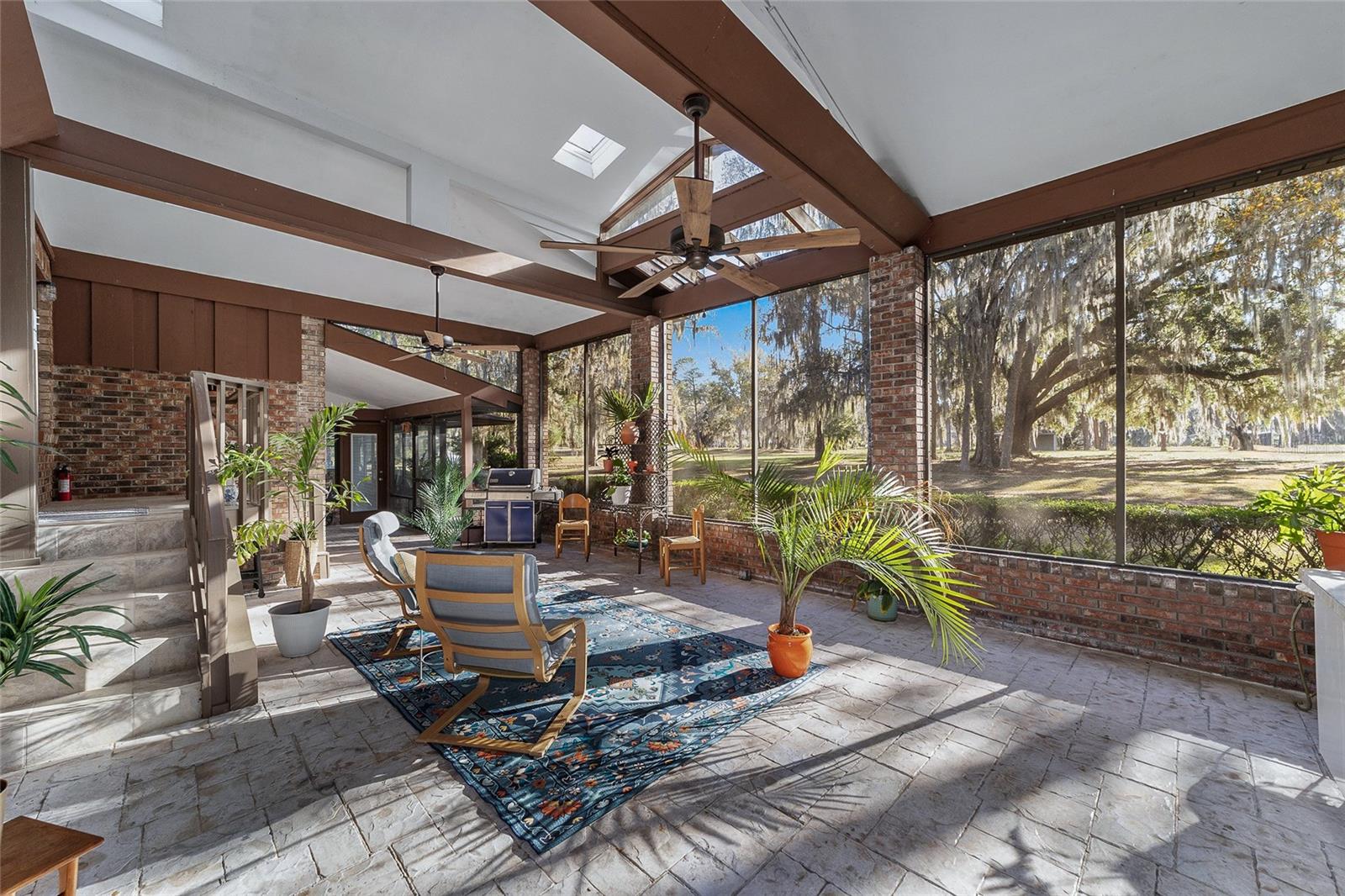 COUNTRY CLUB MANOR - Residential