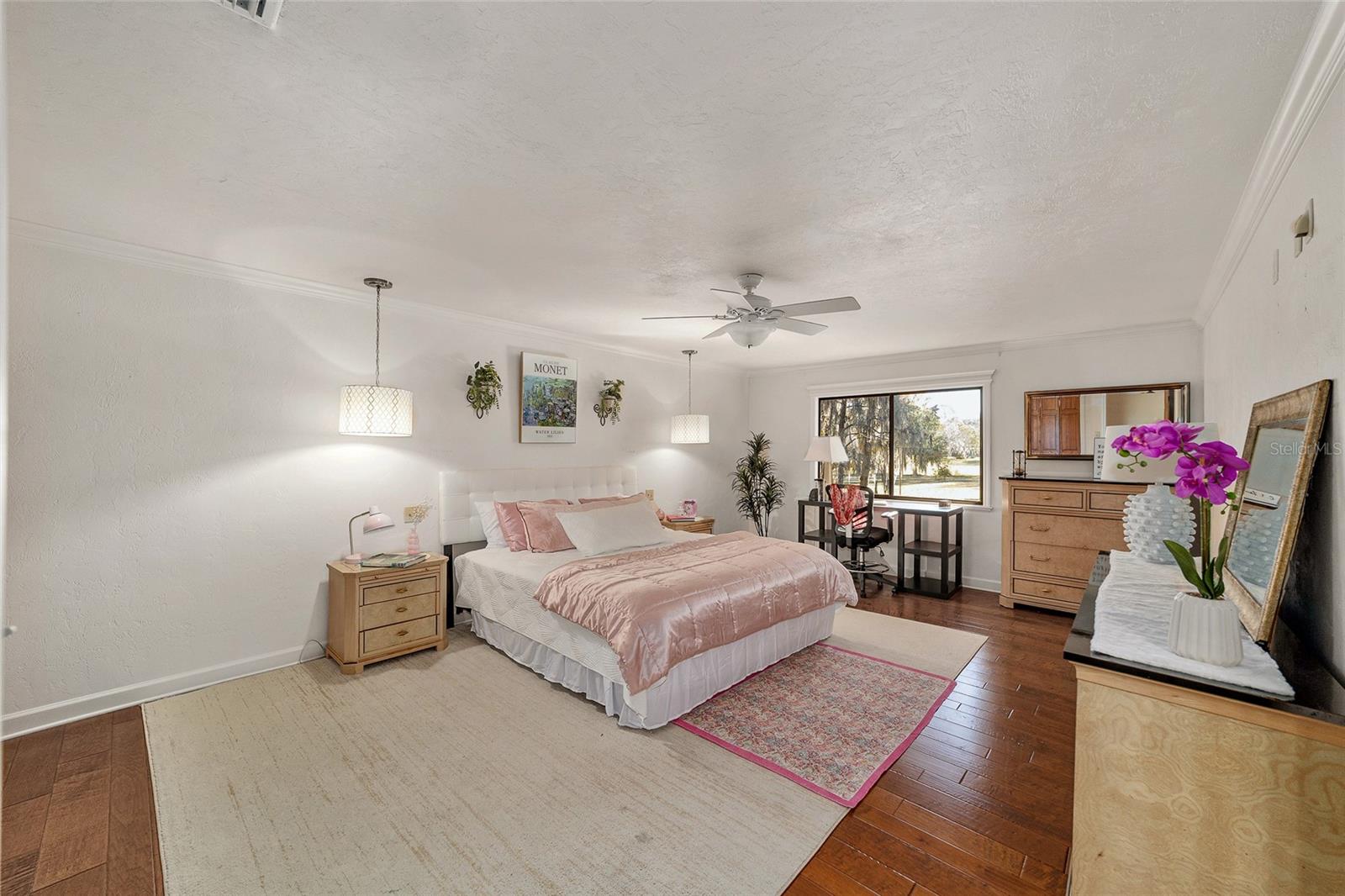 COUNTRY CLUB MANOR - Residential