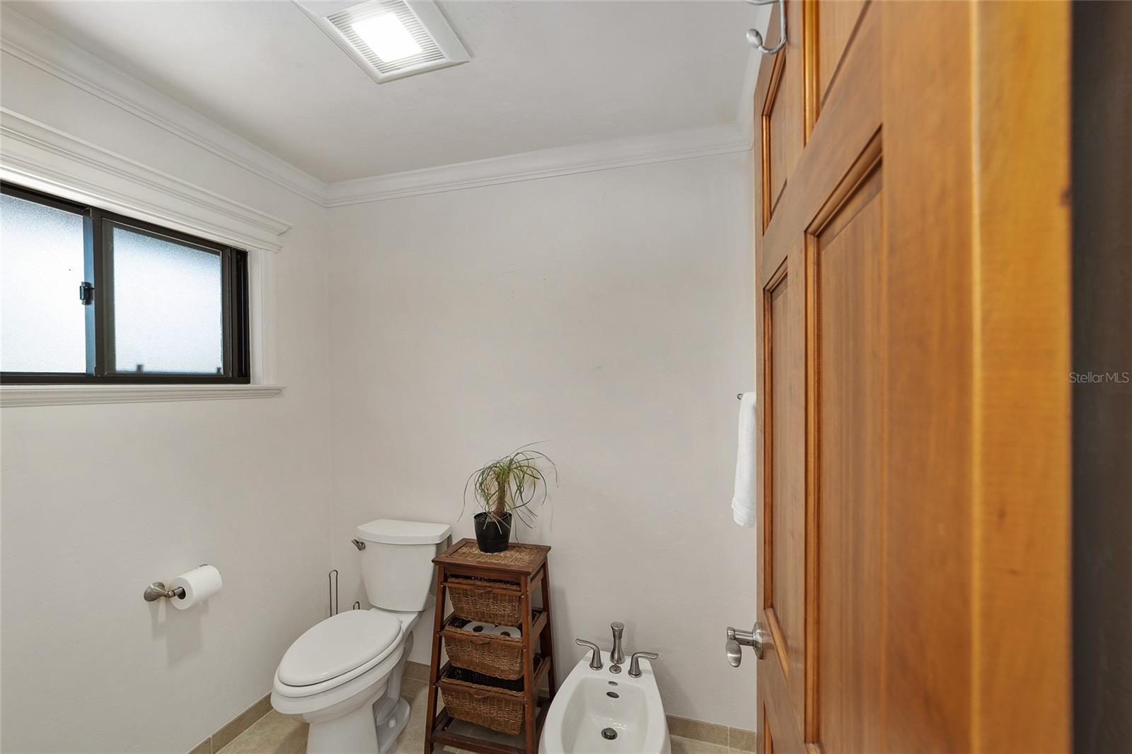 COUNTRY CLUB MANOR - Residential