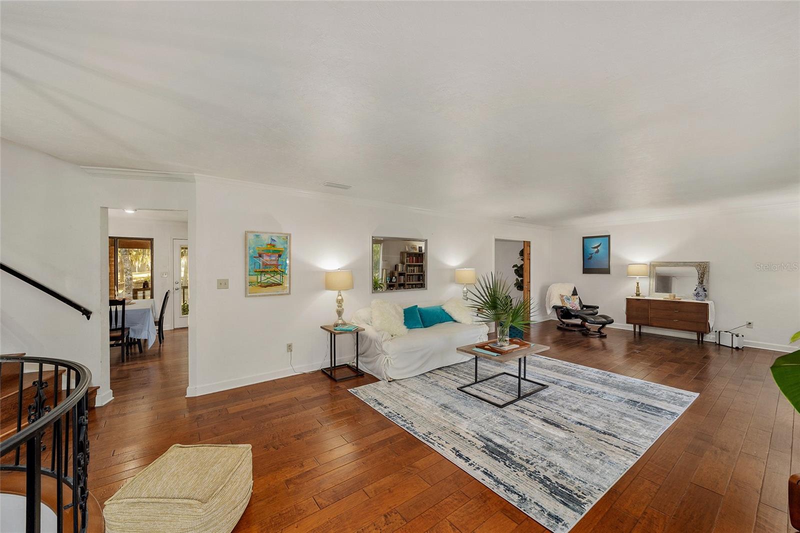 COUNTRY CLUB MANOR - Residential